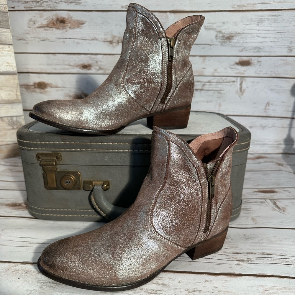 Gorgeous Seychelles Lucky Penny Metallic Bootie Women’s Shoe Size 8